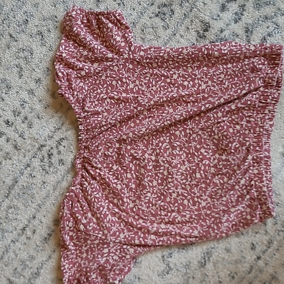 Girl's Old Navy top size large. - Picture 3 of 3